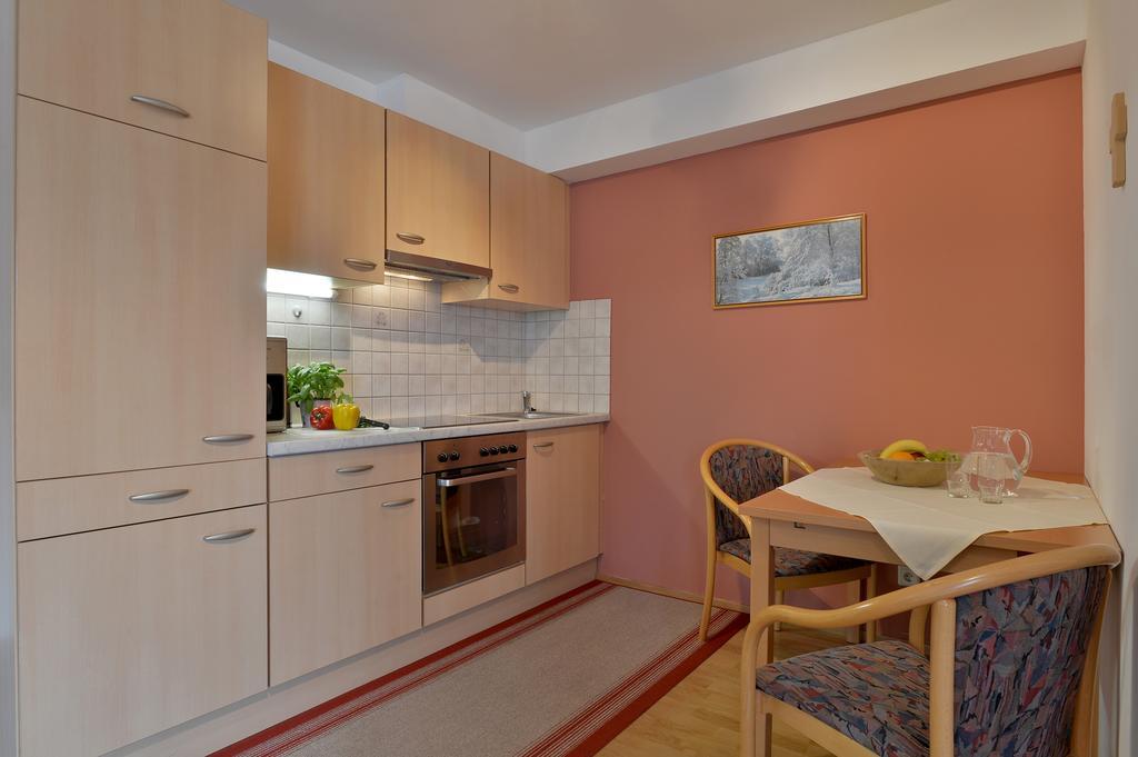 Ferienwohnungen Haus Der Mitte Mayrhofen Room photo